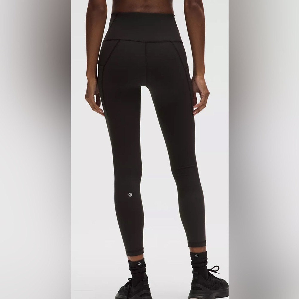 lululemon athletica Black Wunder Under High-Rise Leggings w/Pockets - Picture 3 of 3